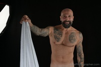 Projet de serviette blanche Muscle Bear - sance photo masculine